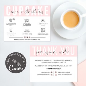 Peut inclure: Carte d'instructions pour cupcakes rose et blanche avec des icônes et du texte noirs. La carte comprend des instructions pour le stockage, la manipulation et la dégustation des cupcakes. La carte comprend également un message de remerciement avec un code de réduction "THANKYOU20".