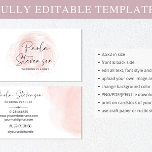 Puede incluir: Una plantilla de tarjeta de visita rosa y blanca para un planificador de bodas. La tarjeta presenta un fondo de estilo acuarela con el texto "Paola Stevenson Wedding Planner" y la informaci&oacute;n de contacto. La tarjeta mide 3,5 pulgadas por 2 pulgadas y se puede personalizar con tu propia imagen y logotipo.
