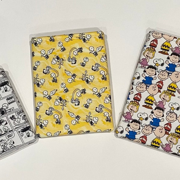 Peanuts Friends Kindle-Tasche aus Baumwollstoff mit verschiedenen Mustern