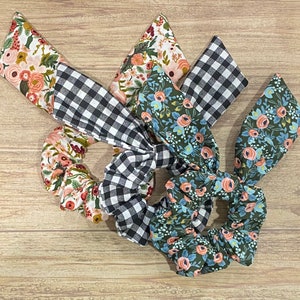 Rifle Paper Cotton Rabbit Ear Scrunchy (a)