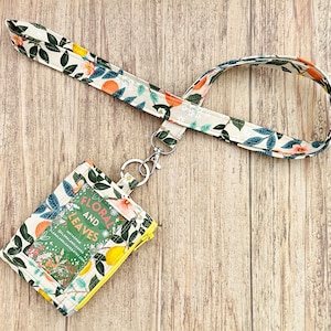 Lanière à imprimé Citrus Grove beige Rifle Paper + porte-monnaie zippé pour carte d'identité (1/2 pouce)