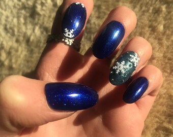 Blue Winter | Snowflake Nails | Winter Nails | Christmas Nails | Oval Nails | Blue Nails | Holiday Nails | Almond Nails | Fake Nails |