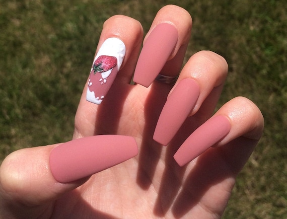 librarian contrast ventilation Strawberry N' Cream Strawberry Nails Mauve Matte Nails - Etsy Israel
