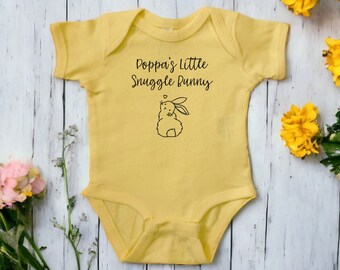 Poppa's Little Snuggle Bunny Color Baby Romper, Spring Baby Shower Newborn Gift, Rabbit Easter Zwangerschap Reveal Present