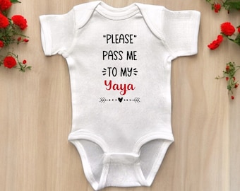 Body bébé blanc Veuillez me passer le message Yaya, cadeau de baby shower personnalisé, cadeau de grossesse unique, sexe surprise révélation