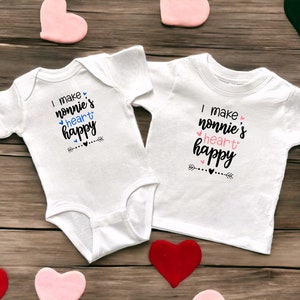 I Make Nonnie&#39;s Heart Happy の白い幼児用ボディスーツまたは幼児用 T シャツ、サプライズ ベビー アナウンスメント、バレンタインデーまたは母の日のギフト