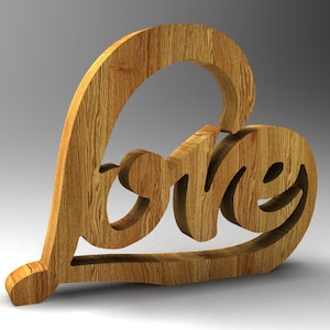 Puede incluir: Una escultura de madera de la palabra "love" tallada en forma de corazón. La escultura está hecha de madera marrón claro con un patrón de veta natural.