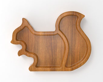 Könnte beinhalten: Ein Serviertablett aus Holz in Form eines Eichhörnchens. Das Tablett hat zwei Abschnitte, einen für den Kopf und einen für den Körper. Das Tablett ist aus Naturholz gefertigt und hat eine hellbraune Farbe.