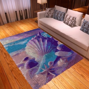 Seaside Serenity: Handgefertigter Knüpfhaken-Teppich, Küstenwellen inspiriertes Design, perfekt für Strandliebhaber