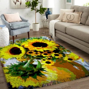 Petals and Posies: Handmade Latch Hook Rug, Charming Flower Illustrations, Perfect Gift for Flower Enthusiasts