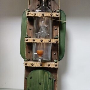Natuurlijke houten flessenhouder met tap Unieke rustieke wijn Whiskydispenser Home Bar Decor ambachtelijk houten vat Authentiek baraccessoire