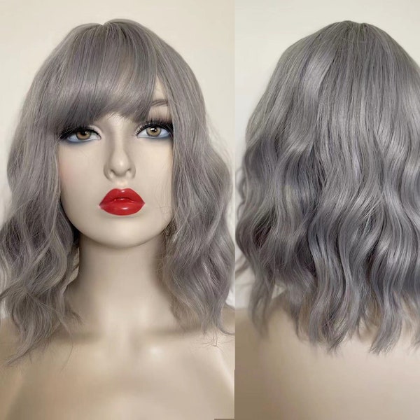 Natural Silver Grey Wig Synthetic Hair Short Wavy Bob Wig with Bangs Grey Wigs Shoulder Length Short Curly Wigs for Women