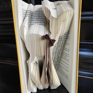 Deko Buch.... aus alten Büchern... &quot;Papa&quot;/&quot;Herzlein&quot;/&quot;Franz. Lilie&quot;/&quot;Krönchen&quot;/&quot;Schmetterling&quot;/&quot;Love&quot;/&quot;Rehkitz&quot;/&quot;Kätzchen &quot;