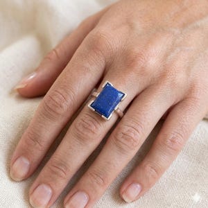 天然ラピスラズリリング、スターリングシルバー製ステートメントリング、長方形カボションジェムストーン