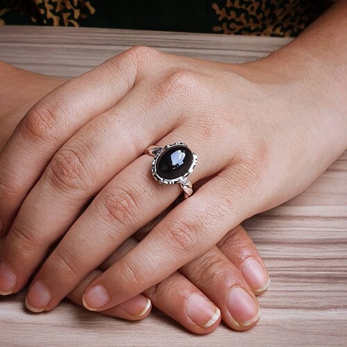 Bague en argent sterling avec onyx noir naturel : bijoux tendance cabochon ovale