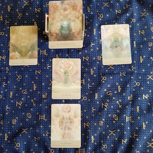 Spread de 5 cartas com raiz de semente de espinho de rosa (leituras de Guinevere)