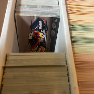100 Nascar Sammelkarten - Racing / Nascar mehrere Jahre / Marken)