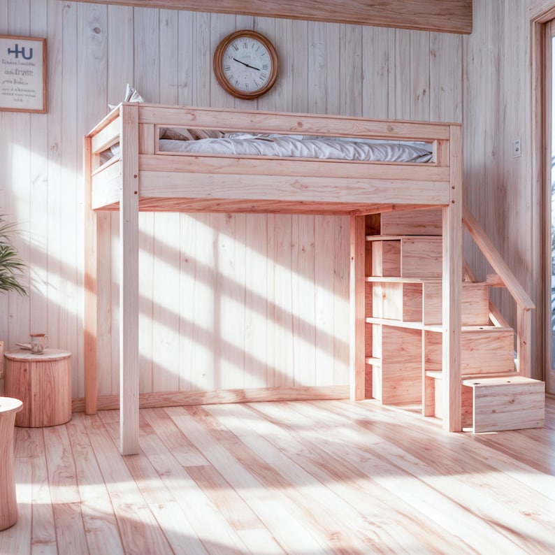 Puede incluir: Una cama litera de madera con una escalera integrada y estantes de almacenamiento. La cama est&aacute; hecha de madera natural y tiene un dise&ntilde;o simple y moderno.