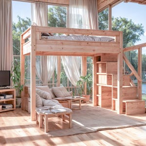 Puede incluir: Una cama alta de madera con una escalera y estantes incorporados. La cama est&aacute; hecha de madera natural y tiene un dise&ntilde;o simple y moderno. La cama est&aacute; en una habitaci&oacute;n con grandes ventanas y un suelo de color claro.