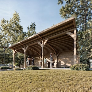 Op de afbeelding: Een houten pergola met een natuurlijke houten afwerking, die schaduw biedt voor een groep mensen die rond een tafel zijn verzameld. De pergola is omgeven door weelderig groen gras en bomen.