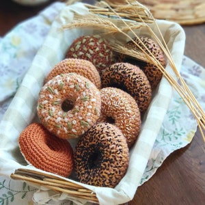 Crochet food - bagel with pumpkin seeds, crochet breakfast, pretend play kitchen, Montessori activity toy, one piece amigurumi.