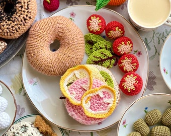 Crochet sandwich with ham and cheese for kids kitchen, breakfast set with bagel, pretend play food, amigurumi toy, kitchen decoration.