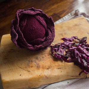 Crochet red cabbage for kids to play cooking, handmade vegetables, crochet food, vegan gift, kitchen decoration. zdjęcie 4