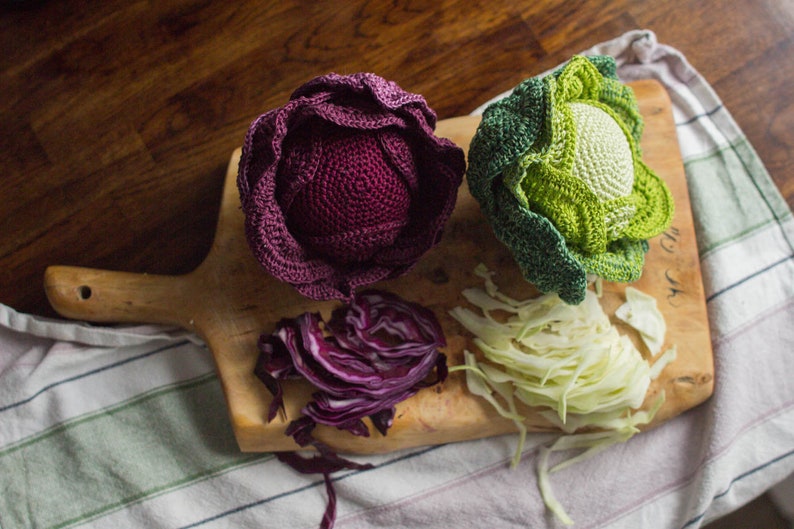 Crochet red cabbage for kids to play cooking, handmade vegetables, crochet food, vegan gift, kitchen decoration. zdjęcie 5