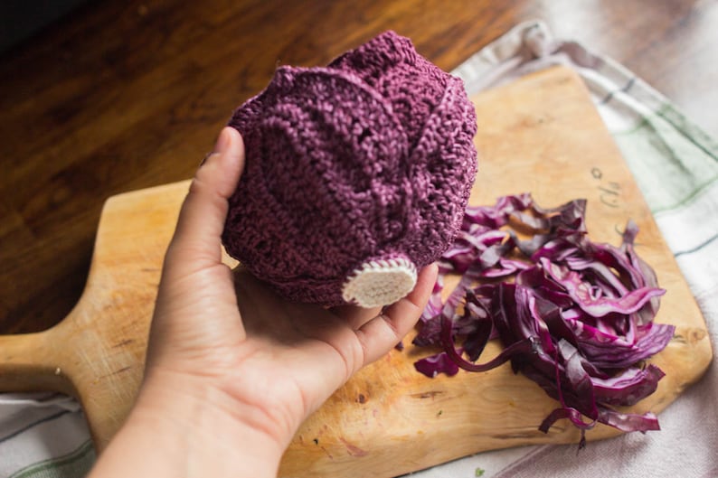 Crochet red cabbage for kids to play cooking, handmade vegetables, crochet food, vegan gift, kitchen decoration. zdjęcie 3