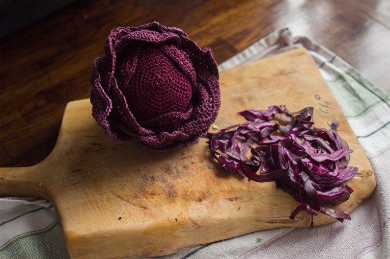 Crochet red cabbage for kids to play cooking, handmade vegetables, crochet food, vegan gift, kitchen decoration. zdjęcie 4