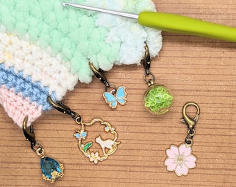 Butterfly Cat-Themed Set of 5 Stitch Markers for Crochet, Quick Locking Marker, Knitting Supplies, Project Bag Charms, Clip Stitch Counter