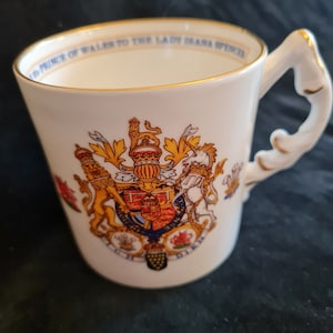 Aynsley Tasse für die Königliche Hochzeit 1981 (A500)