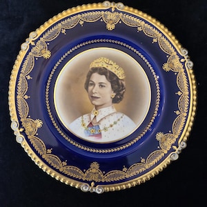 Beautiful Aynsley Plate for the 1953 Coronation (A627)