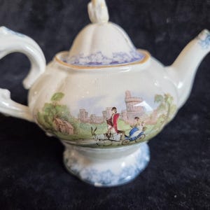 Prattware T-kruka som föreställer de kungliga barnen i Windsor (A595)