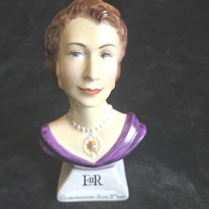 Coronation Bust of Queen Elizabeth 2nd (A615)