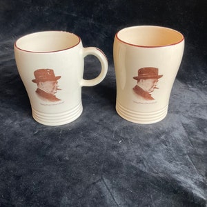 Boccale e bicchiere Crown Devon raffiguranti Winston Churchill (A401)