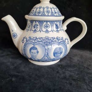 1981 Royal Wedding Tea Pot (A300)