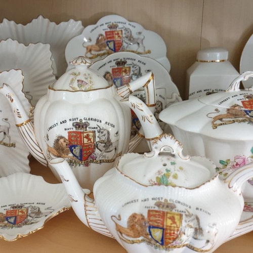 期間限定 数量限定 Plate & Saucer Cup, Moustache Jubilee Diamond 1897 (A528) Etsy - その他