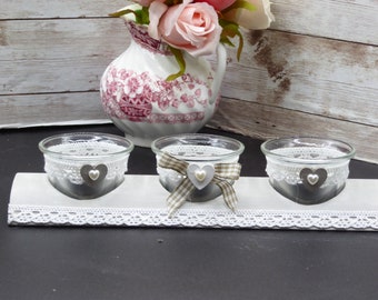 Kerzenständer-Herzstück und seine 3 Teelichthalter in Taupe und Spitze
