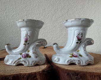 Paar Vintage Porzellan Füllhorn Kerzenhalter mit Blumenmuster