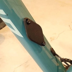 Air Tag Bicycle Bottle Cage Mount