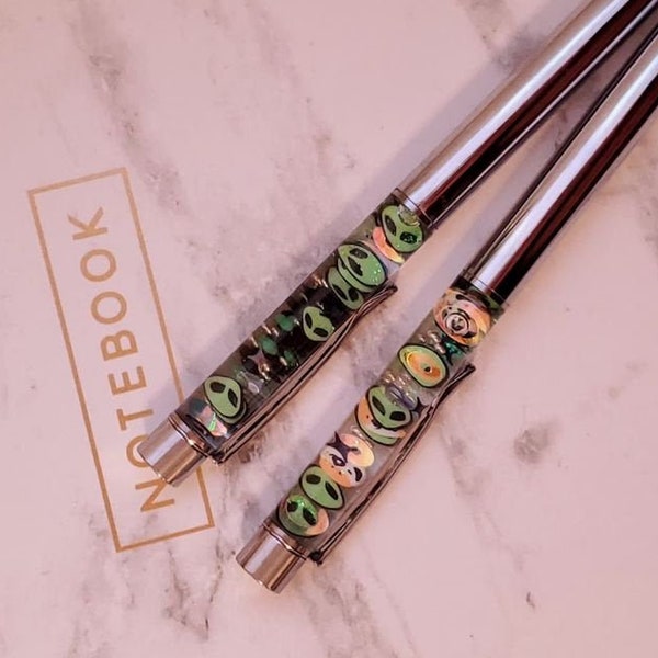 Alien float pens