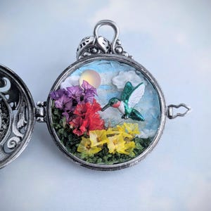 Hummingbird (diorama) locket