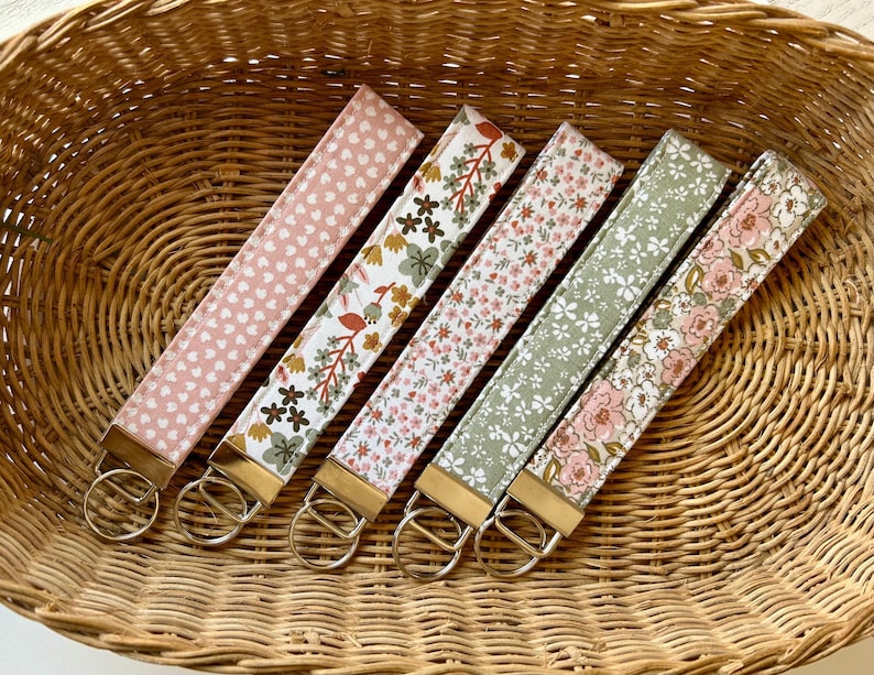 Gift Idea Women Floral Wristlet Keychain Practical Car Key Organizer Fabric Key Fob Handmade Quality Multiple Color Options Vintage Pattern Gingham Design Shabby Chic Style Cottagecore Aesthetic Metal Hardware Durable Construction Six Inch