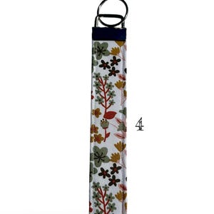 Llavero de pulsera floral, llavero de tela, cordón de muñeca, diseño de cuadros vintage, accesorio para mujer, idea de regalo, organizador de llaves de coche, regalo por menos de 10 imagen 6