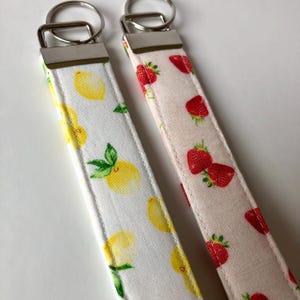 Fruktarmband Nyckelring Sommartillbehör Jordgubbsdesign Citronmönster Tygnyckelring Söt Presenthandväska Citrus Tema Bär Plånbok