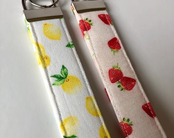 Llavero de fruta, accesorio de verano, diseño de fresa, estampado de limón, llavero de tela, bonito regalo, bolso de mano con temática cítrica, monedero de bayas.