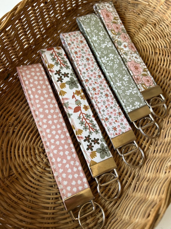 Floral Wristlet Keychain Fabric Fob Wrist Lanyard Vintage Pattern Gingham Design Shabby Chic Women Accessory Gift Idea Car Key Organizer