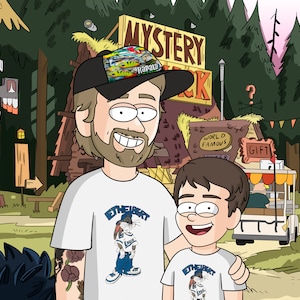 Puede incluir: Una ilustración de dibujos animados de dos personas de pie frente a un edificio con un letrero que dice "Mystery Shack". La persona de la izquierda lleva una gorra de béisbol negra con un diseño colorido y una camiseta blanca con un gráfico de un conejo de dibujos animados. La persona de la derecha lleva una camiseta blanca con el mismo gráfico de un conejo de dibujos animados.