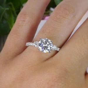 Three Stone Moissanite Ring, Round Cut 2.00CT Moissanite Ring 14k White Gold Engagement Ring Stackable Ring 3 Stone Lab Grown Diamond Ring